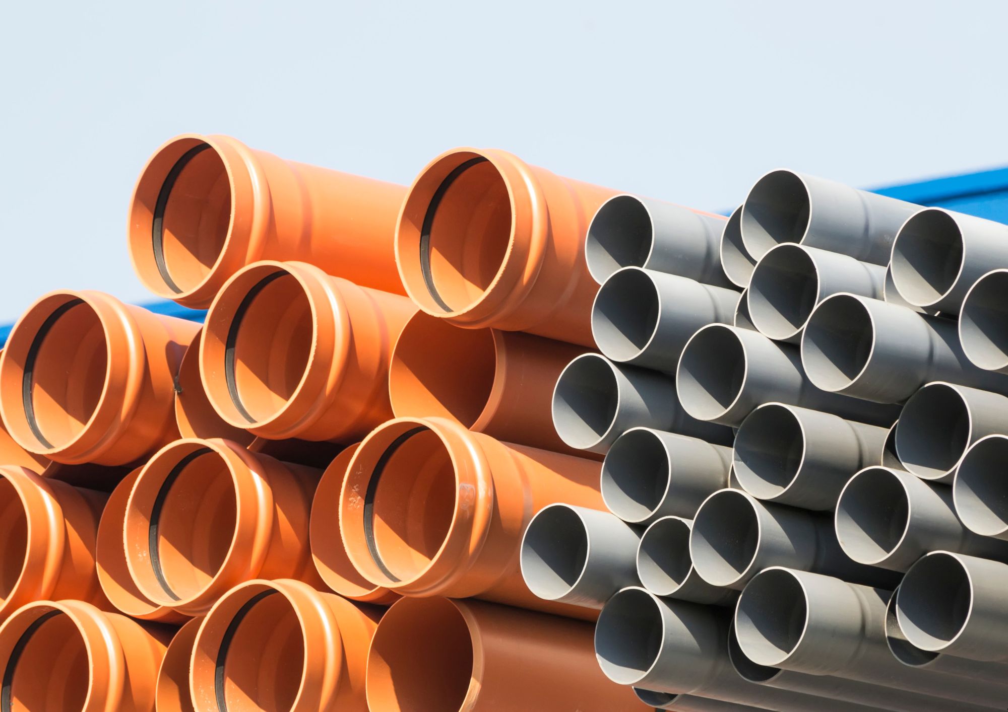 You are currently viewing שיטות ייצור מוצרי פלסטיק לאינסטלציה – מאמבטיות ועד מערכות צנרת